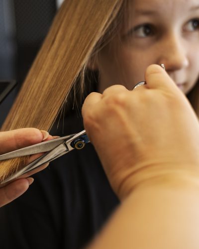 side-view-girl-getting-haircut-salon